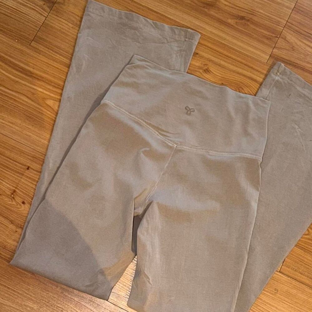 Aritzia Women's Tan and Cream Leggings